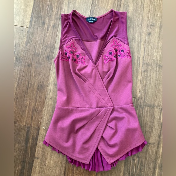 Beautiful Bebe peplum top Floral Embroidery size S - Picture 1 of 4